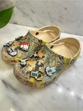 Crocs Boys Classic Far Out Slip On Clog Jungle with 8 Jibbitz Star Wars Messi 2